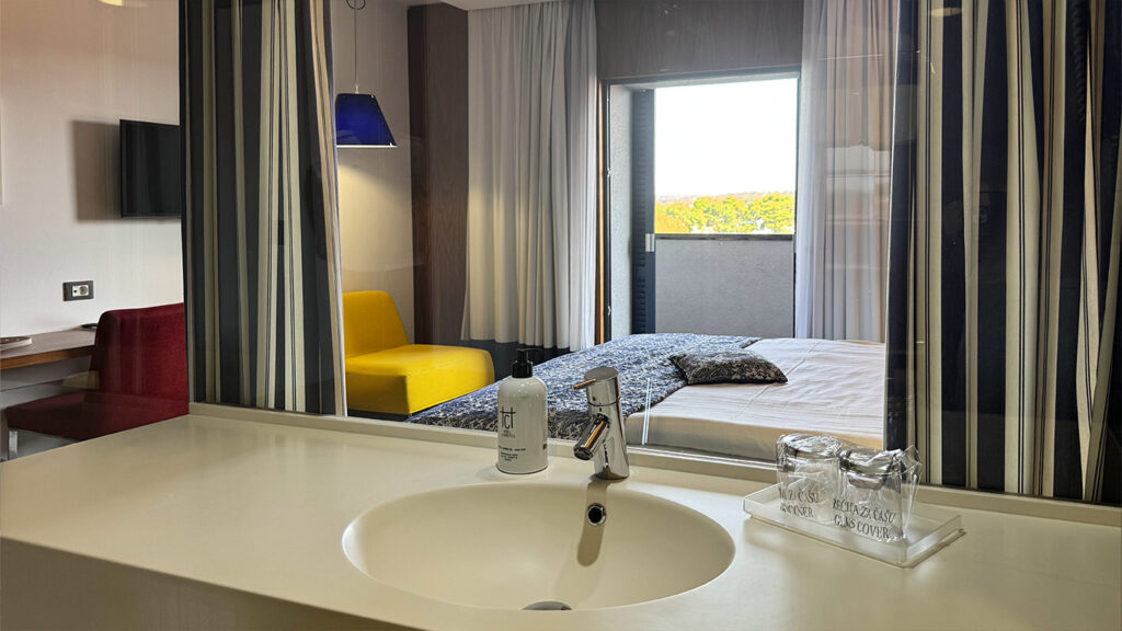 HOTEL-IN-Gallery-Doppelzimmer mit Stadtblick_02.jpg