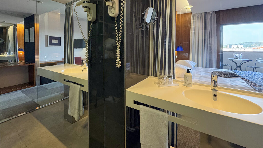 HOTEL-IN-Gallery-Superior room seaside view_03