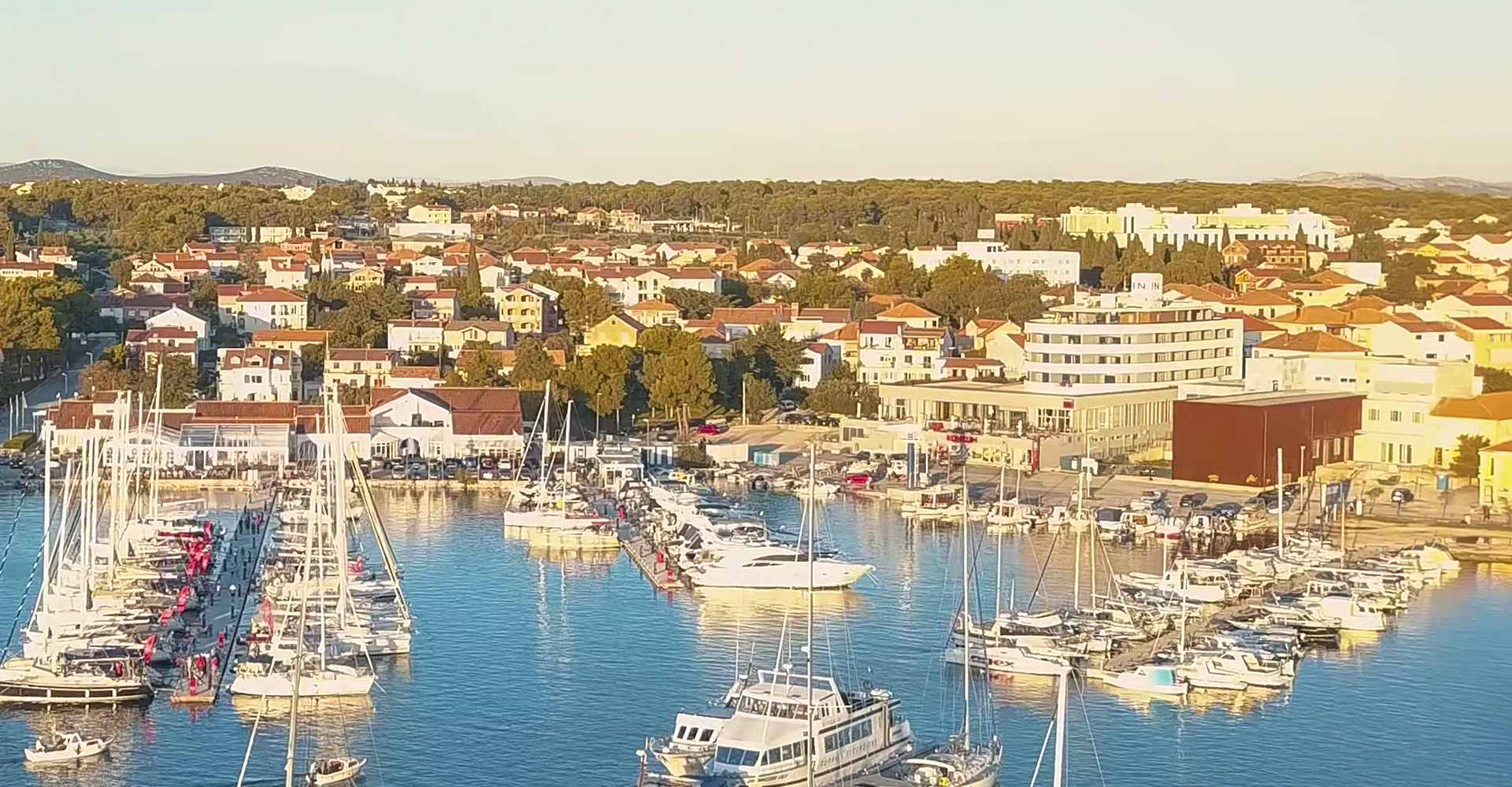 Hotel-IN_location-arrival